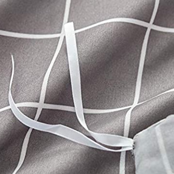 NWT, Duvet COVER Set QUEEN 3 pc Grey & White